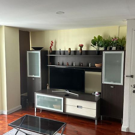 Delightful Condo In Central Location At Sukhumvit 49 Bangkok Extérieur photo