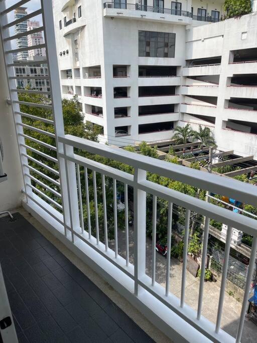 Delightful Condo In Central Location At Sukhumvit 49 Bangkok Extérieur photo