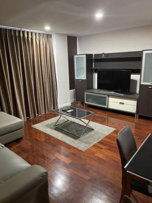 Delightful Condo In Central Location At Sukhumvit 49 Bangkok Extérieur photo