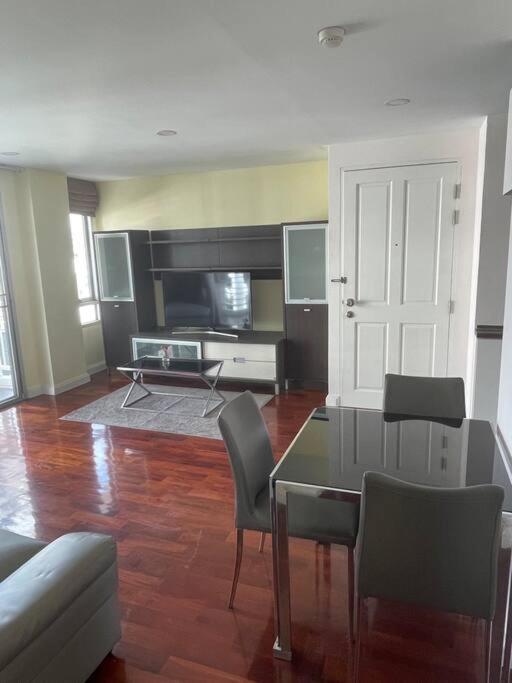 Delightful Condo In Central Location At Sukhumvit 49 Bangkok Extérieur photo